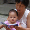 2007.09.12 和奶奶在一起看书