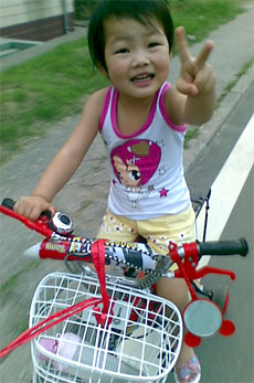 惠泽骑自行车